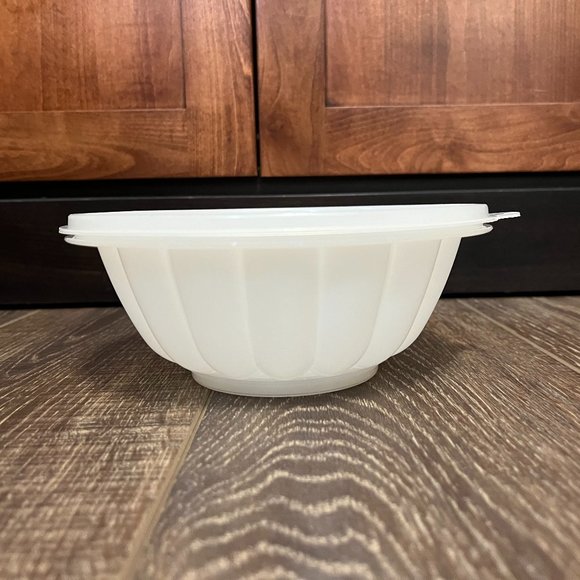 Tupperware Jel-N-Serve Bowl - Picture 4 of 9